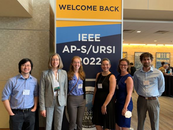 UWCEM group photo at aps/ursi 2022